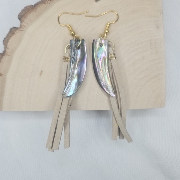 Handmade Abalone Shell Horn Charm And Genuine Leather Fringe Earrings 3.5" NWT - Picture 1 of 10